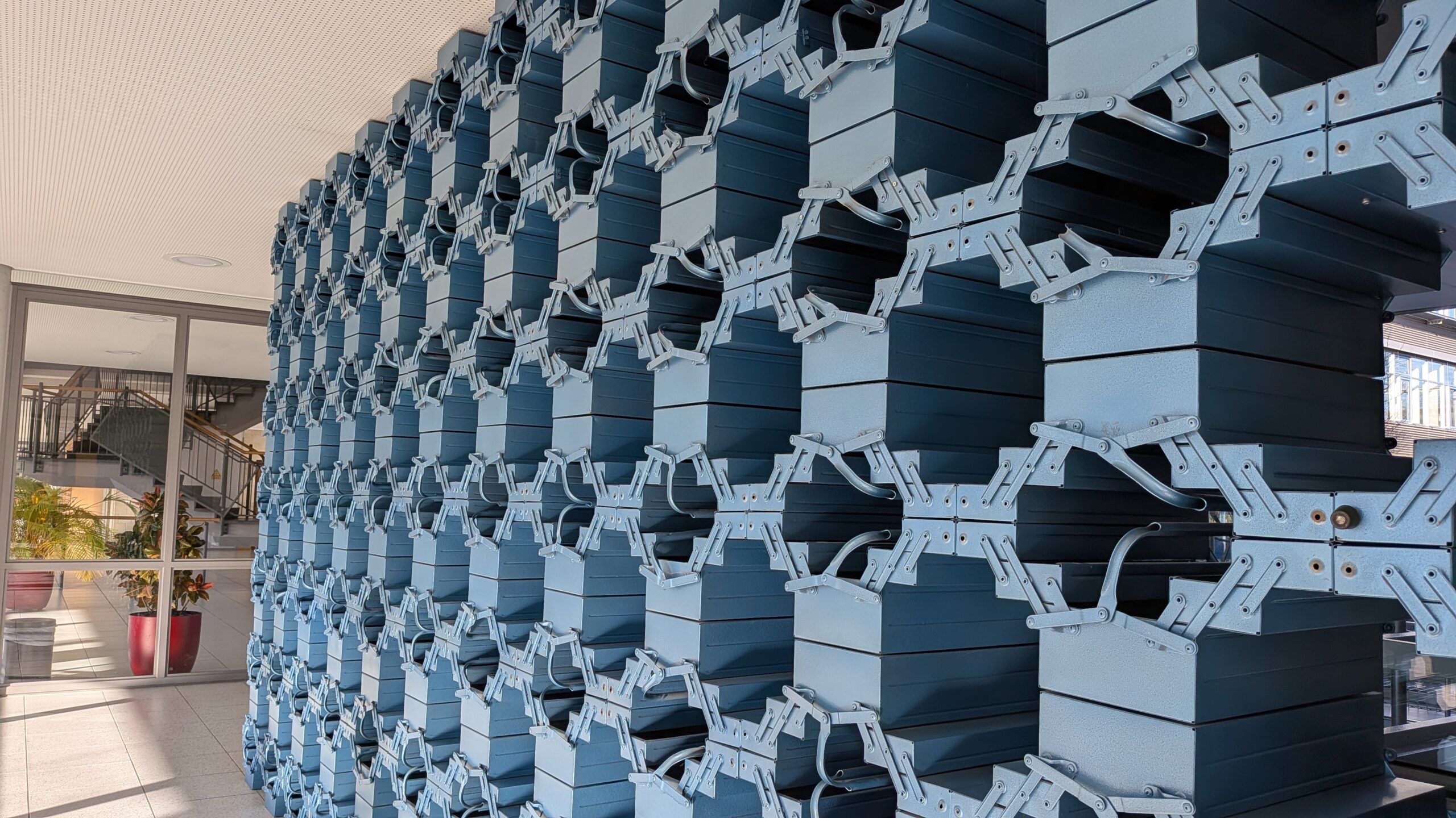 Werkzeugkästen als Kunstobjekt